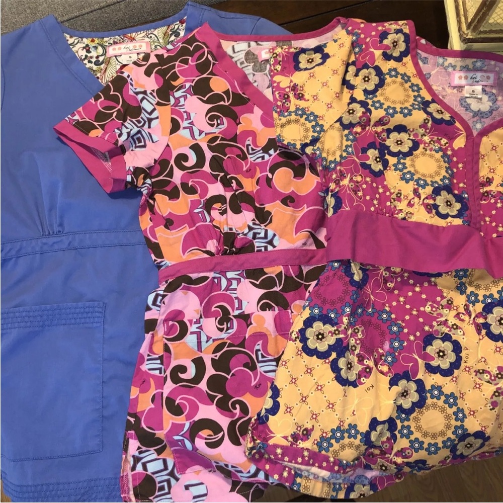 Lot of 3 KOI Kathy Peterson Women Nursing Scrub Top Short Sleeve SMALL